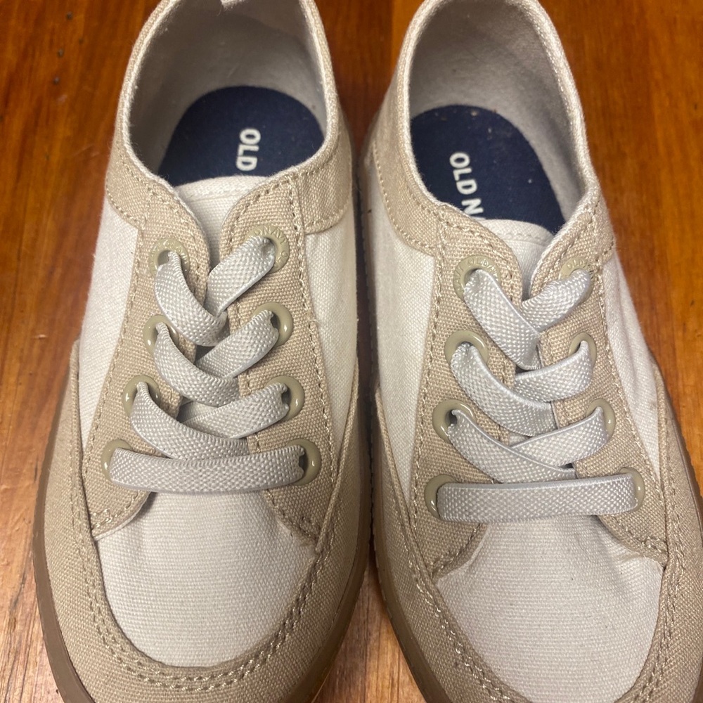 Old Navy Kids Shoes in Tan and White